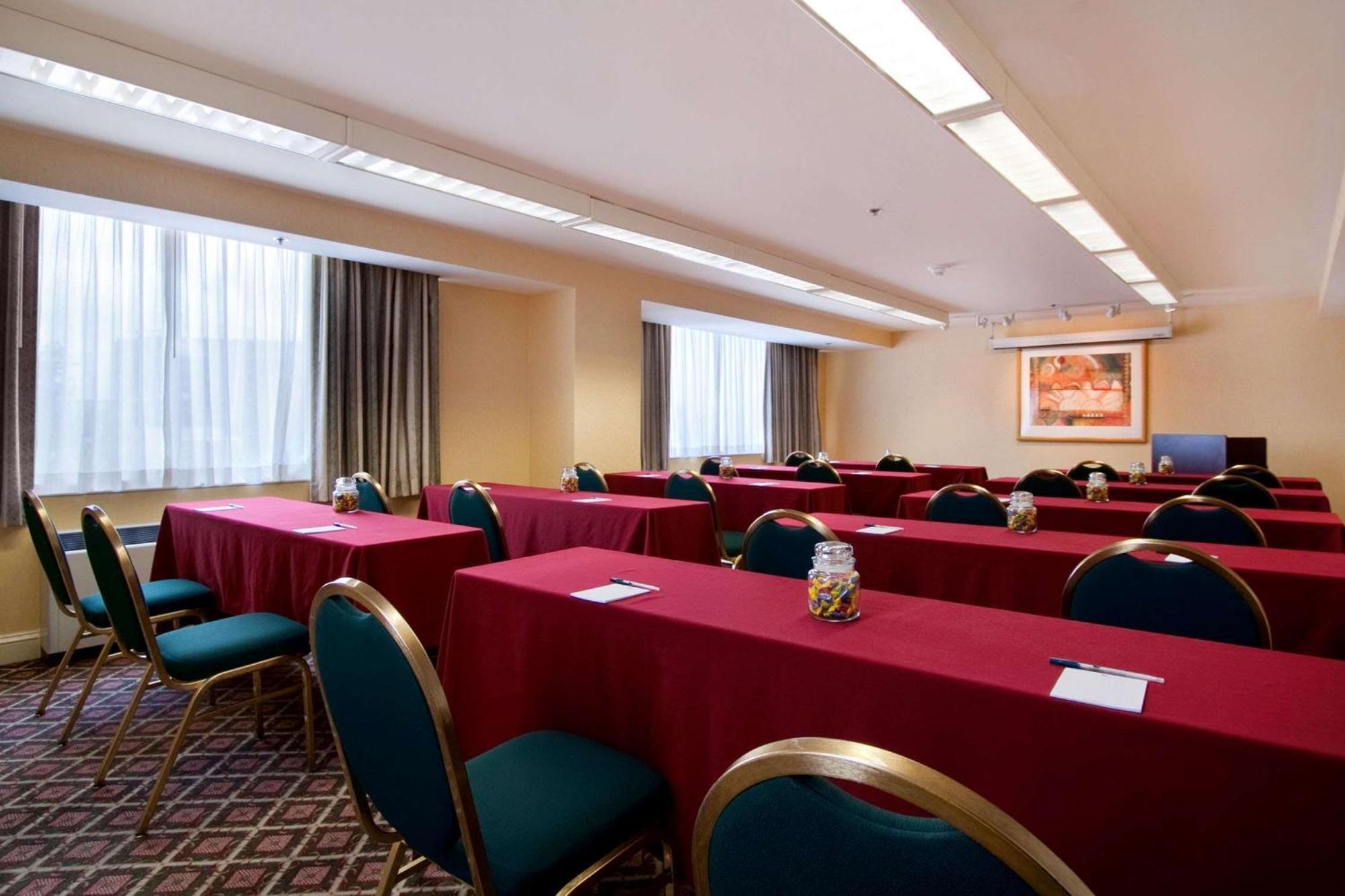 Homewood Suites By Hilton Falls Church Merrifield Ngoại thất bức ảnh